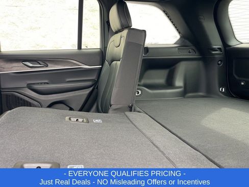 New 2025 Jeep Grand Cherokee Limited w/ Black Appearance Package image 28