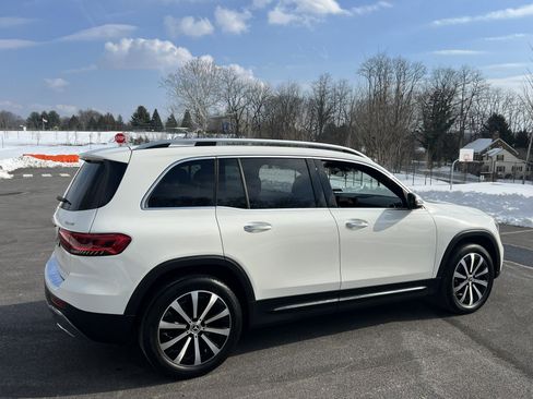 Used 2022 Mercedes-Benz GLB 250 Only 17,000 One Owner Miles - image 11