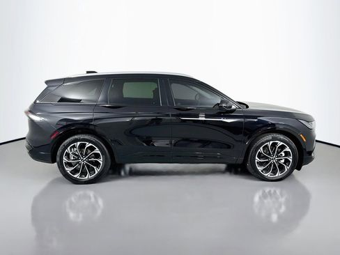 Used 2025 Lincoln Nautilus Reserve AWD/4WD image 4