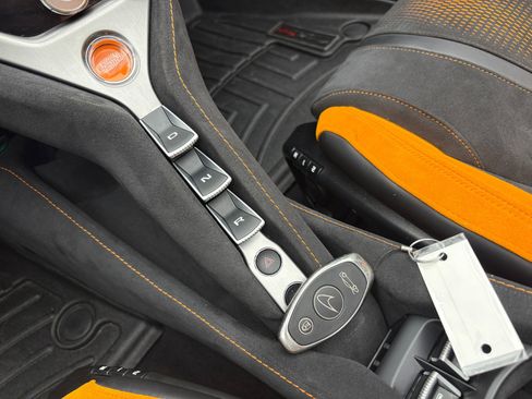 Used 2025 McLaren 750S Spider RWD image 19