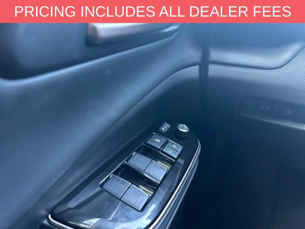 Used 2026 Toyota Crown Platinum AWD/4WD image 13