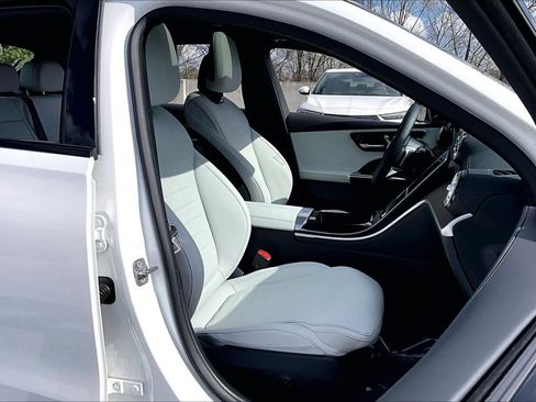 Used 2025 Mercedes-Benz C 300 Sedan image 8