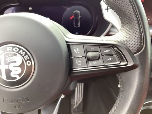 Used 2024 Alfa Romeo Stelvio Veloce image 32