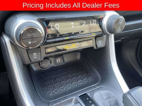 Used 2025 Toyota RAV4 XLE AWD/4WD image 31
