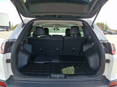 Used 2020 Jeep Cherokee Latitude Plus image 28