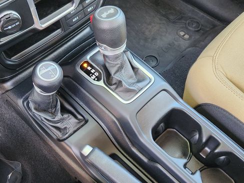 Used 2021 Jeep Wrangler Sport AWD/4WD image 11