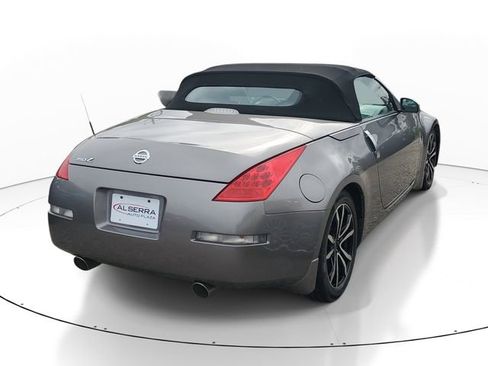 Used 2007 Nissan 350Z Touring RWD image 4