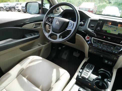 Used 2020 Honda Pilot Touring image 9