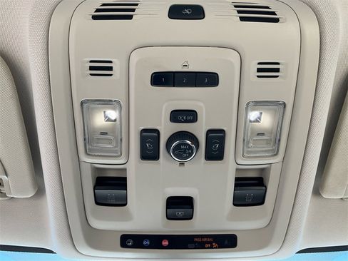 Used 2021 GMC Yukon XL Denali w/ Advanced Technology Package image 33