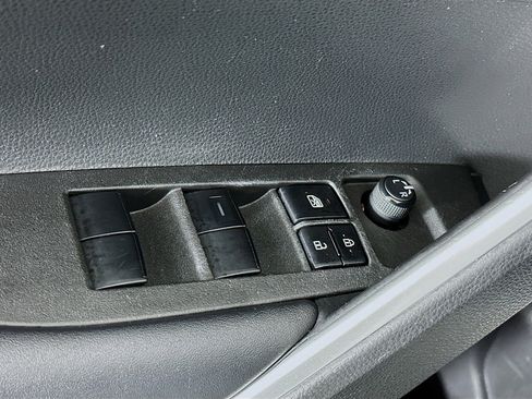 Used 2022 Toyota Corolla Cross LE FWD image 15