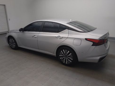 Used 2024 Nissan Altima 2.5 SV FWD image 3