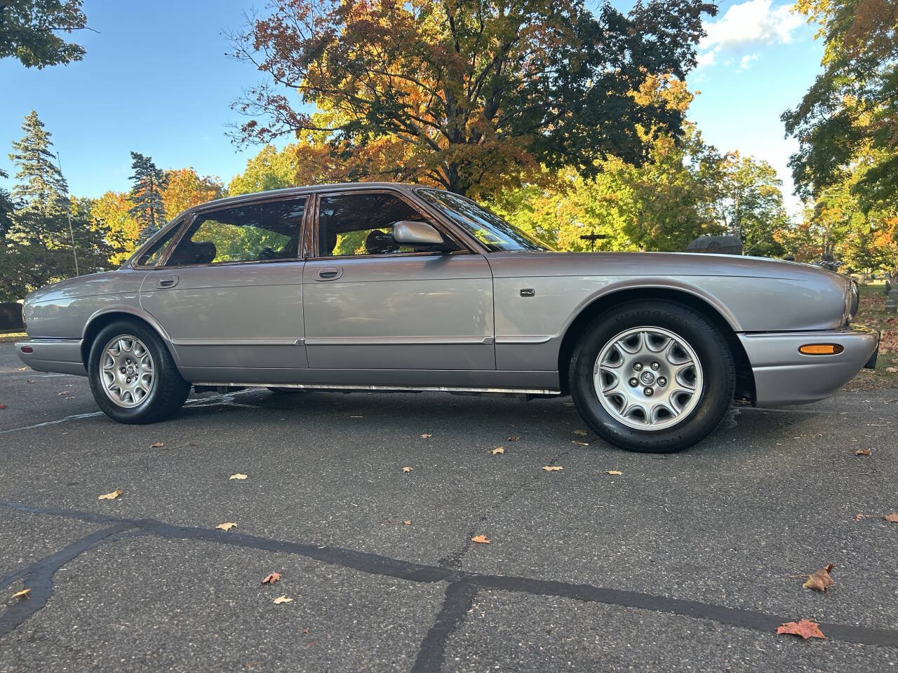 Used 2000 Jaguar XJ8 RWD image 4