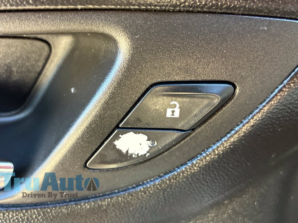 Used 2018 Chevrolet Equinox LT FWD image 22