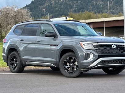 New 2025 Volkswagen Atlas Peak Edition SE