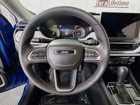 Used 2022 Jeep Compass Latitude AWD/4WD image 19
