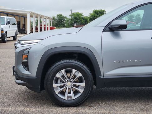 Used 2025 Chevrolet Equinox LT w/ Convenience Package II FWD image 9