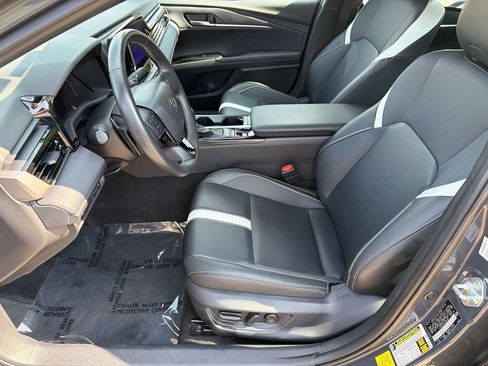 Used 2025 Toyota Camry SE FWD image 15