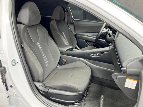 Used 2025 Hyundai Elantra SEL FWD image 7