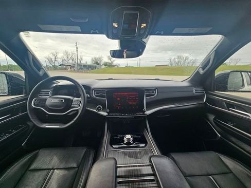 Used 2024 Jeep Wagoneer Series II w/ Flexible Seating Group image 12