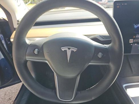 Used 2022 Tesla Model 3 Standard Range image 5