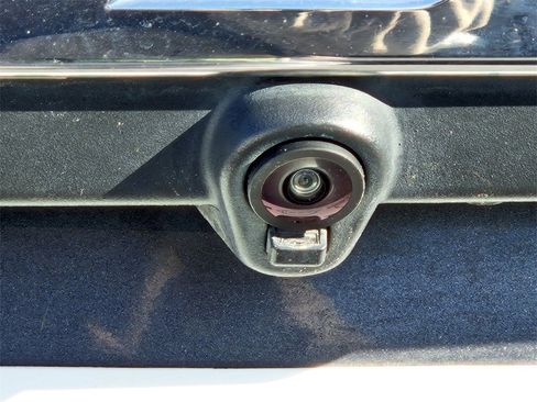 Used 2021 Ford Expedition XLT image 16