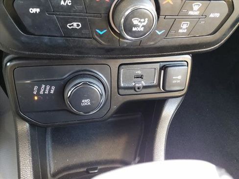 Certified 2021 Jeep Renegade Limited image 18