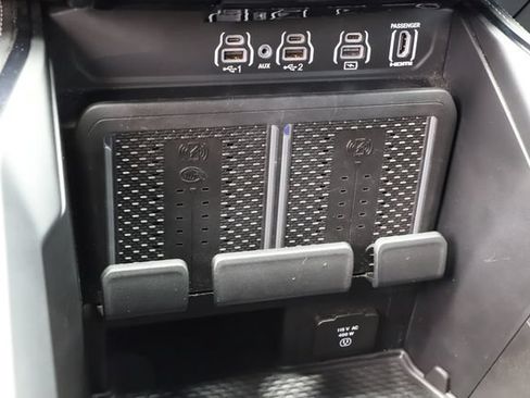 Used 2025 RAM 1500 Limited AWD/4WD image 32