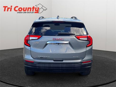 Used 2024 GMC Terrain SLE w/ Driver Convenience Package image 7