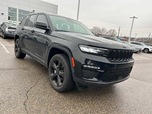 Certified 2023 Jeep Grand Cherokee Limited w/ Black Appearance Package image 8