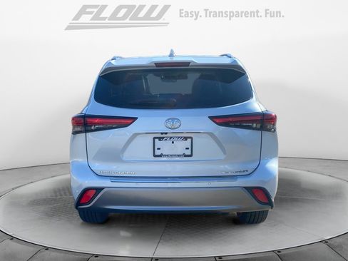 Used 2023 Toyota Highlander Platinum image 8