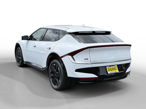 New 2026 Kia EV6 Wind RWD image 3