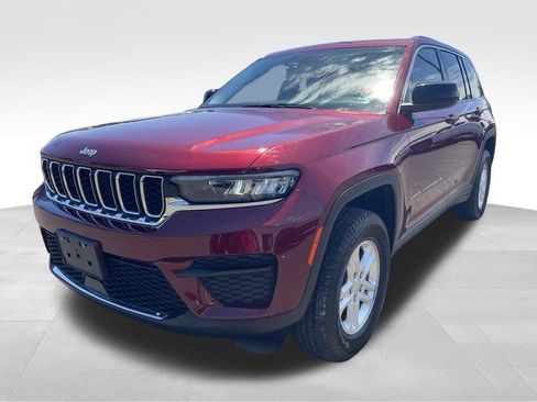 Used 2023 Jeep Grand Cherokee Laredo AWD/4WD image 18