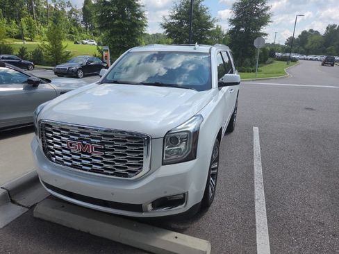 Used 2019 GMC Yukon Denali w/ Denali Ultimate Package AWD/4WD image 3