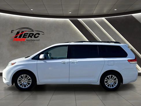 Used 2011 Toyota Sienna XLE w/ XLE Navigation Pkg FWD image 13