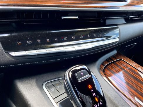 Used 2022 Cadillac Escalade Premium Luxury w/ Performance Package AWD/4WD image 35