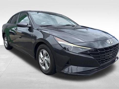 Used 2021 Hyundai Elantra SE FWD image 2