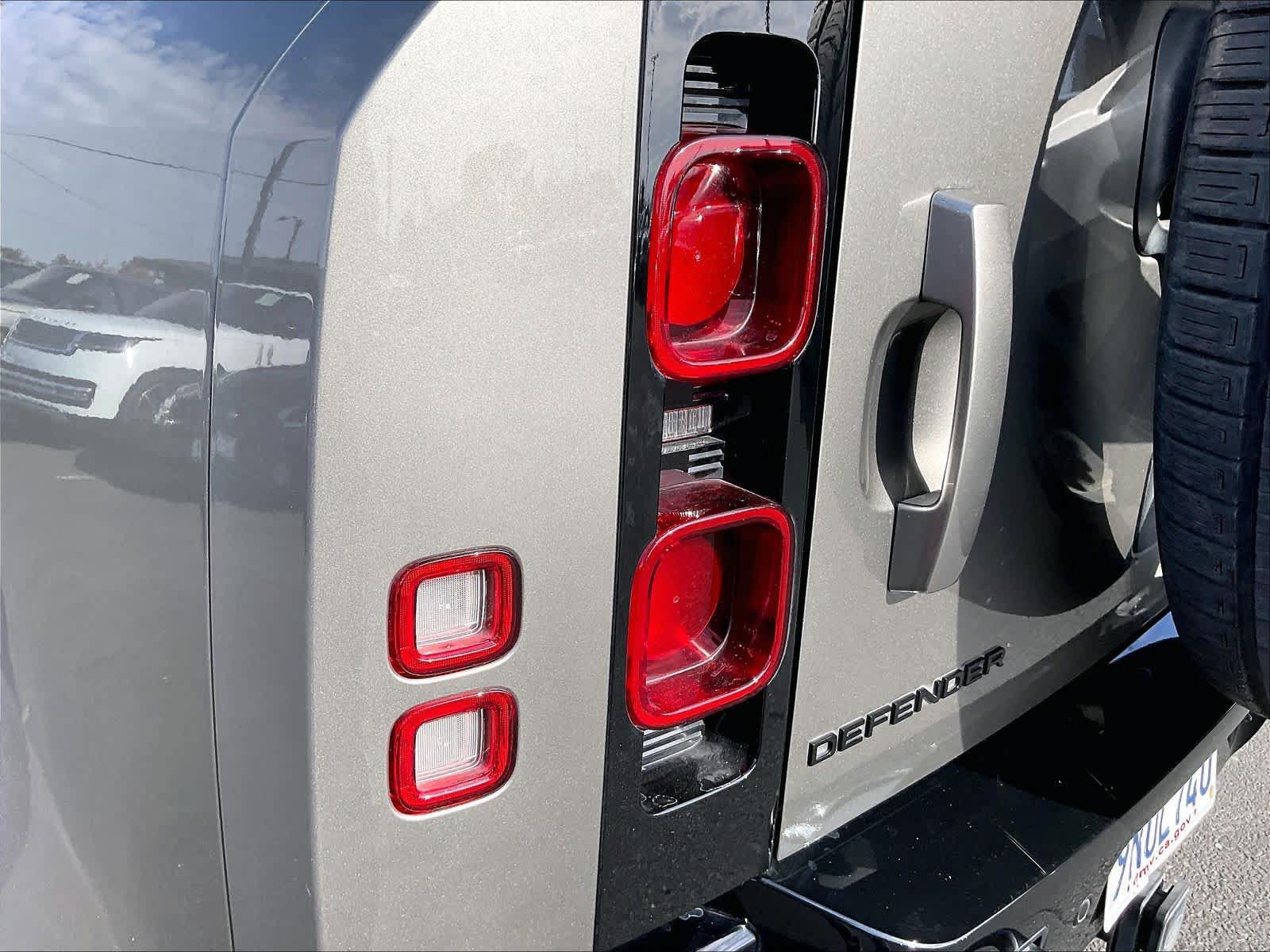 Used 2024 Land Rover Defender 110 X-Dynamic SE AWD/4WD image 30