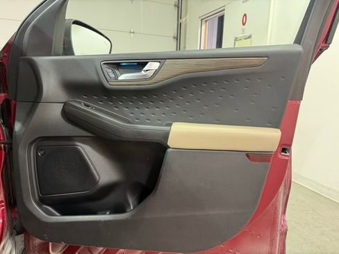 Used 2020 Ford Escape Titanium image 26