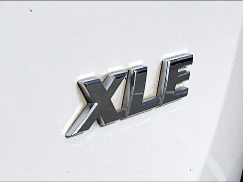 Used 2015 Toyota RAV4 XLE FWD image 9