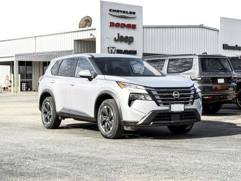 Used 2024 Nissan Rogue SV FWD image 6