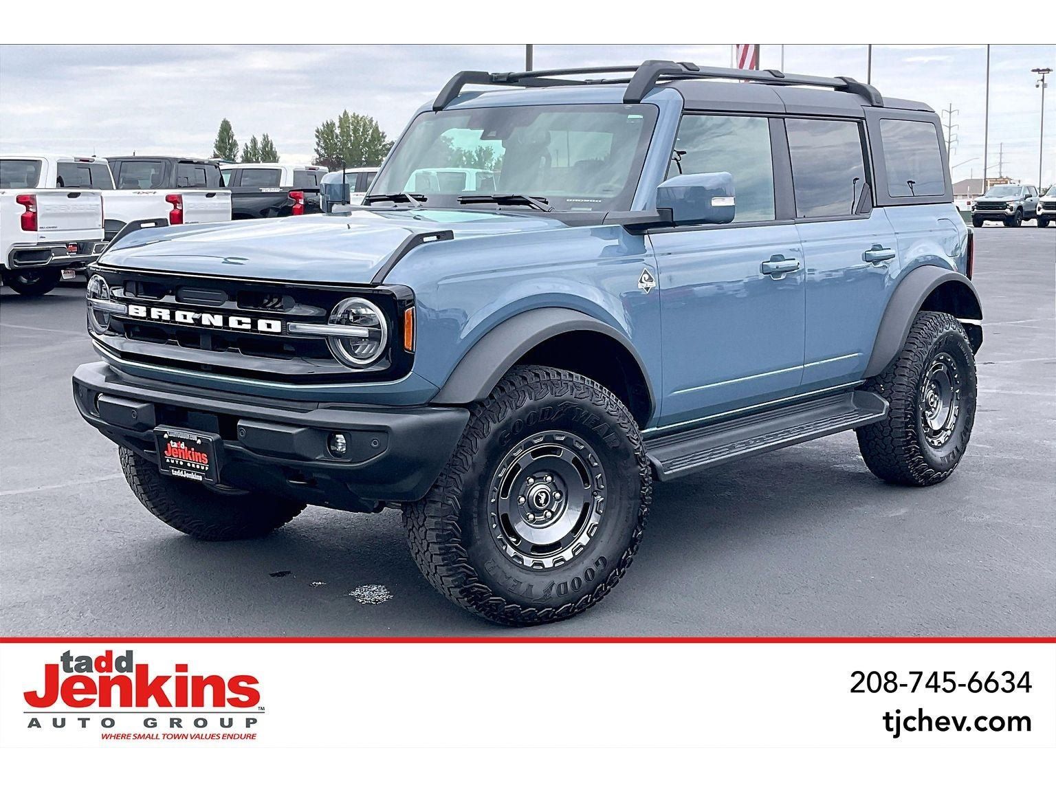 Used 2025 Ford Bronco Outer Banks w/ Sasquatch Package AWD/4WD image 1
