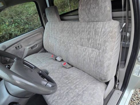 Used 2002 Toyota Tacoma 2WD Regular Cab image 16