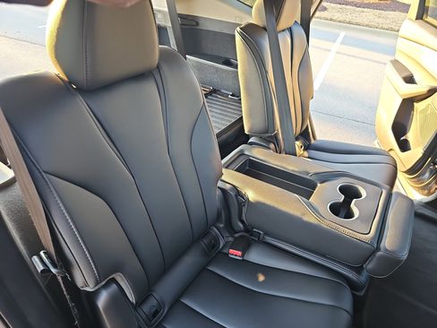 Used 2025 Acura MDX SH-AWD image 12