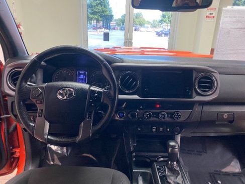Used 2018 Toyota Tacoma TRD Sport AWD/4WD image 13