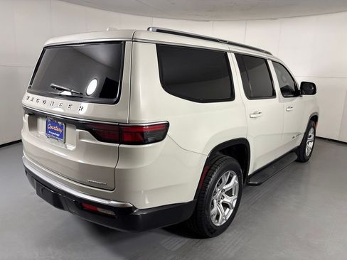 Used 2022 Jeep Wagoneer Series II RWD image 8