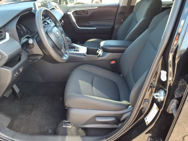 Used 2025 Toyota RAV4 LE AWD/4WD image 16