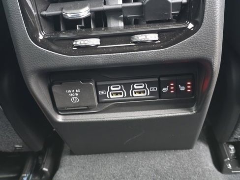 Used 2025 Jeep Grand Cherokee Limited w/ Luxury Tech Group II AWD/4WD image 36