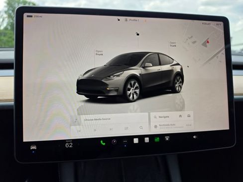 Used 2024 Tesla Model Y Long Range AWD/4WD image 48