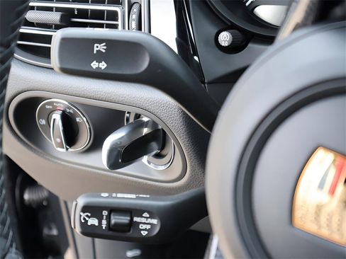 New 2026 Porsche Macan image 31