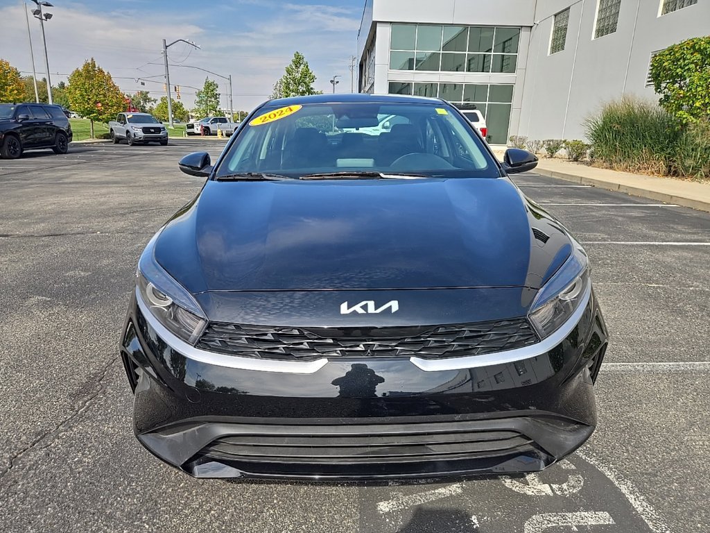 Used 2024 Kia Forte LXS w/ LXS Technology Package FWD image 3